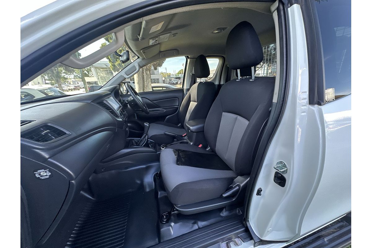 2023 Mitsubishi Triton GLX MR 4X4