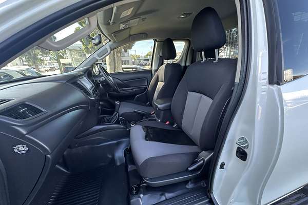 2023 Mitsubishi Triton GLX MR 4X4