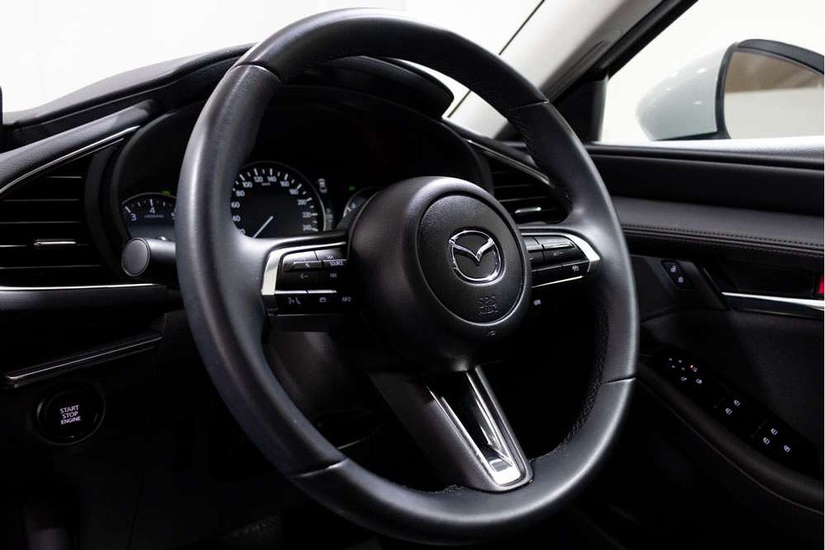 MAZDA3 R 6AUTO SEDAN G20 EVOLVE