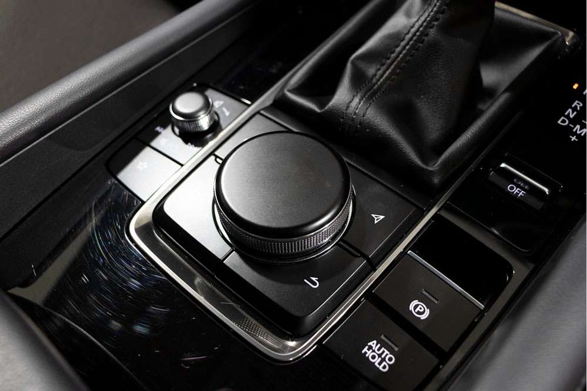 MAZDA3 R 6AUTO SEDAN G20 EVOLVE