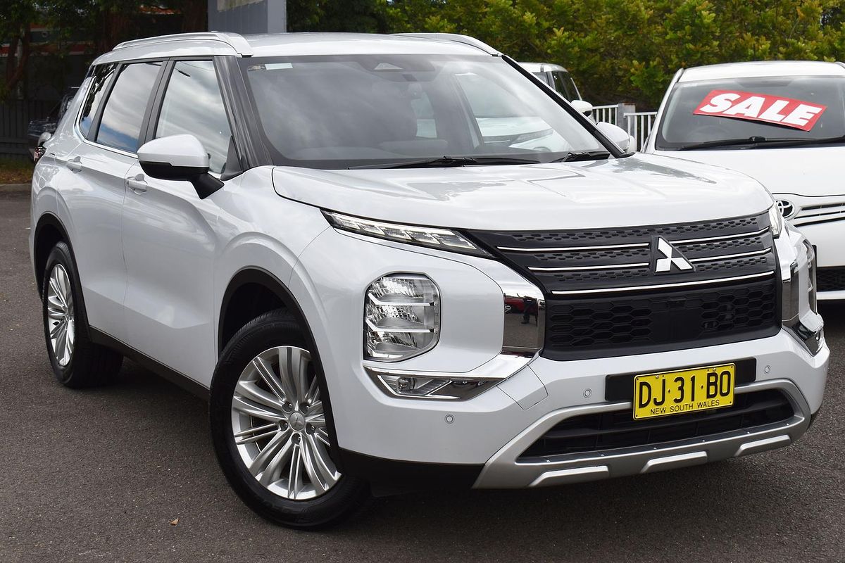 2023 Mitsubishi Outlander LS ZM