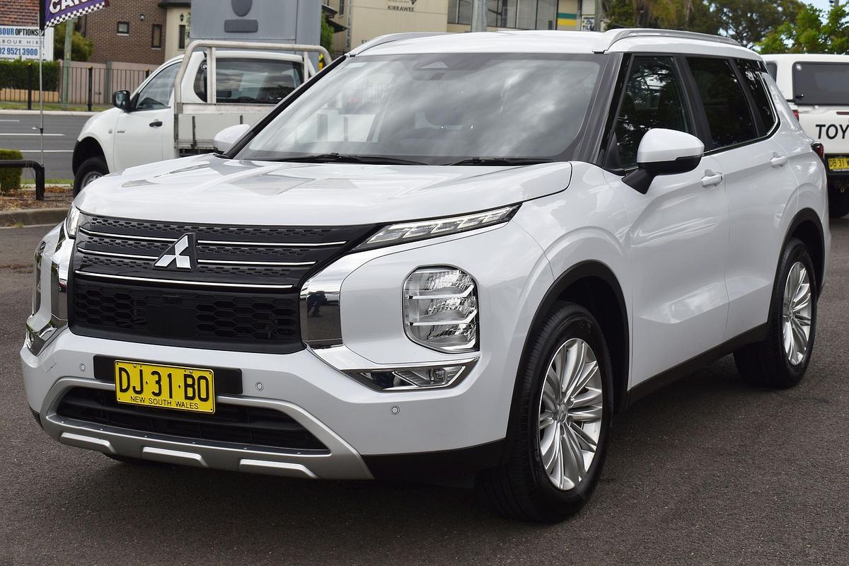 2023 Mitsubishi Outlander LS ZM