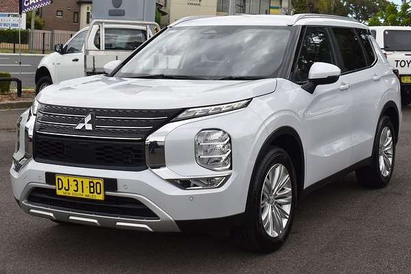 2023 Mitsubishi Outlander LS ZM