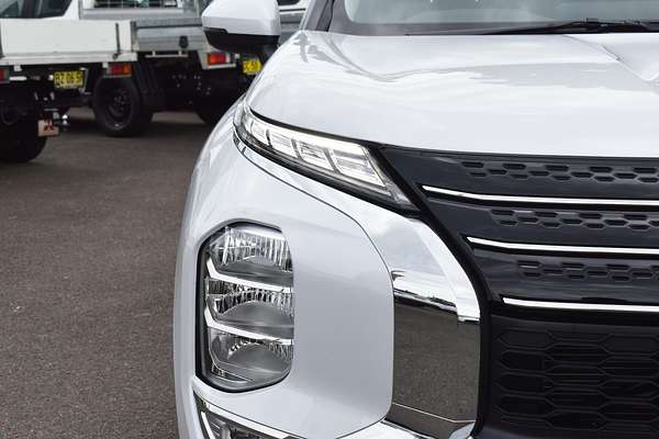 2023 Mitsubishi Outlander LS ZM
