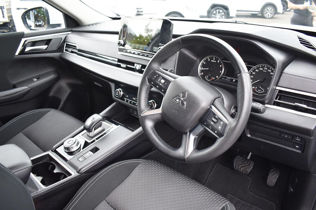 2023 Mitsubishi Outlander LS ZM