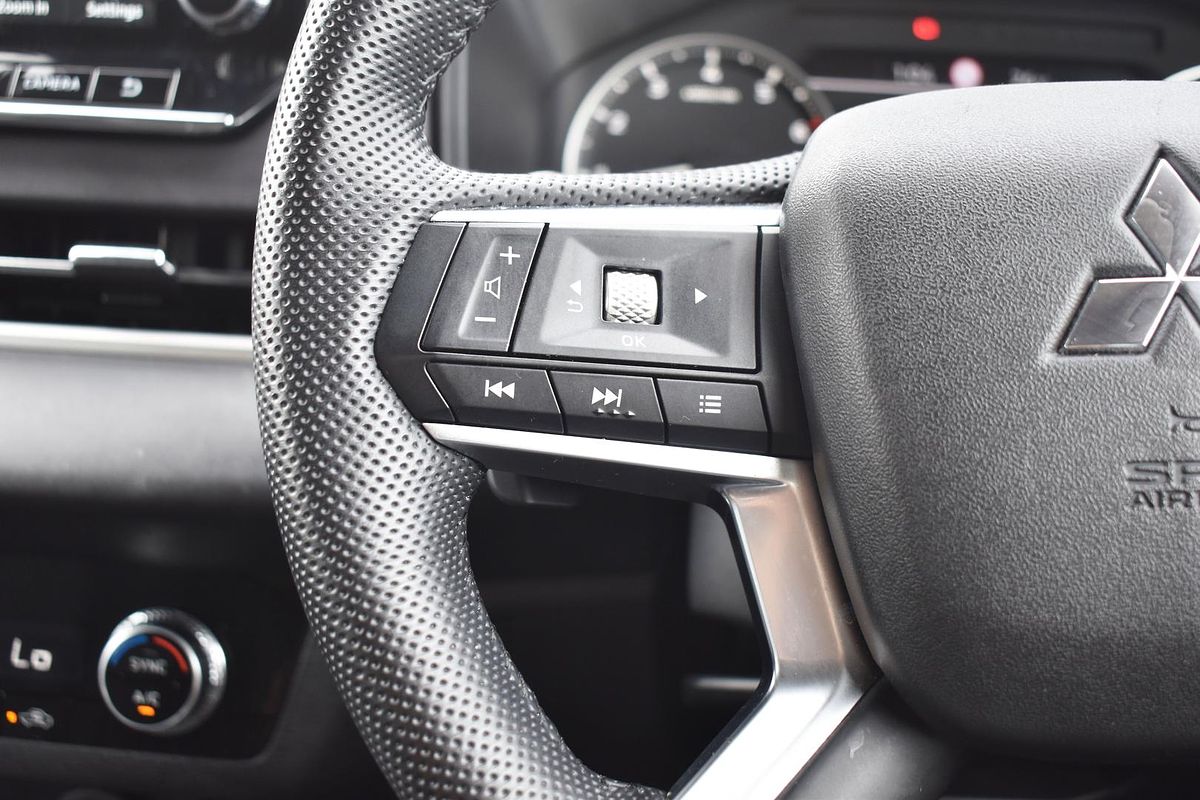 2023 Mitsubishi Outlander LS ZM