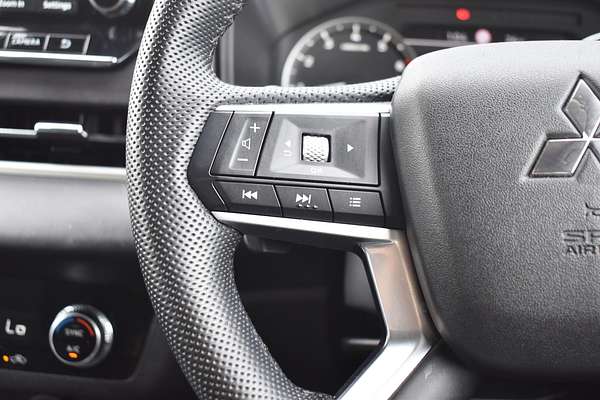 2023 Mitsubishi Outlander LS ZM
