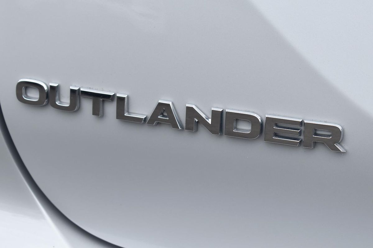 2023 Mitsubishi Outlander LS ZM