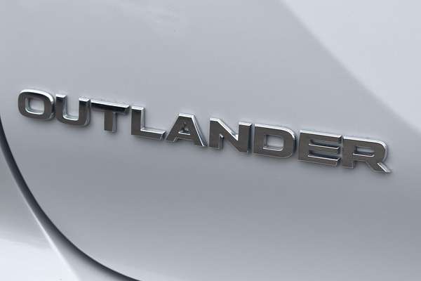 2023 Mitsubishi Outlander LS ZM