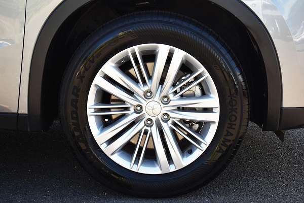 2023 Mitsubishi Outlander ES ZM