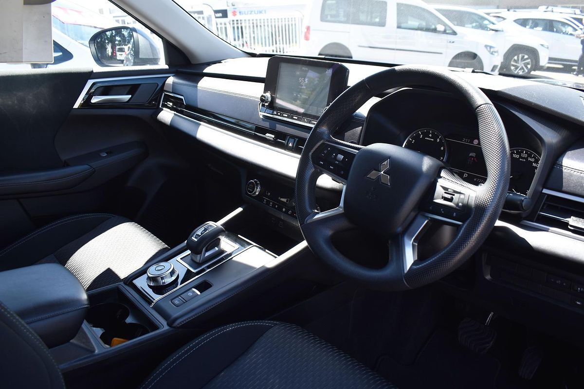 2023 Mitsubishi Outlander ES ZM