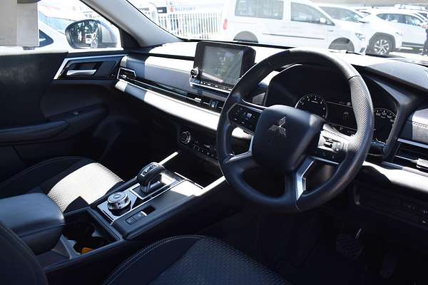 2023 Mitsubishi Outlander ES ZM