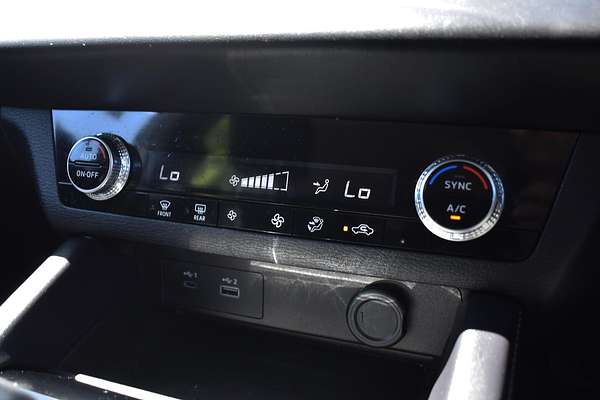 2023 Mitsubishi Outlander ES ZM