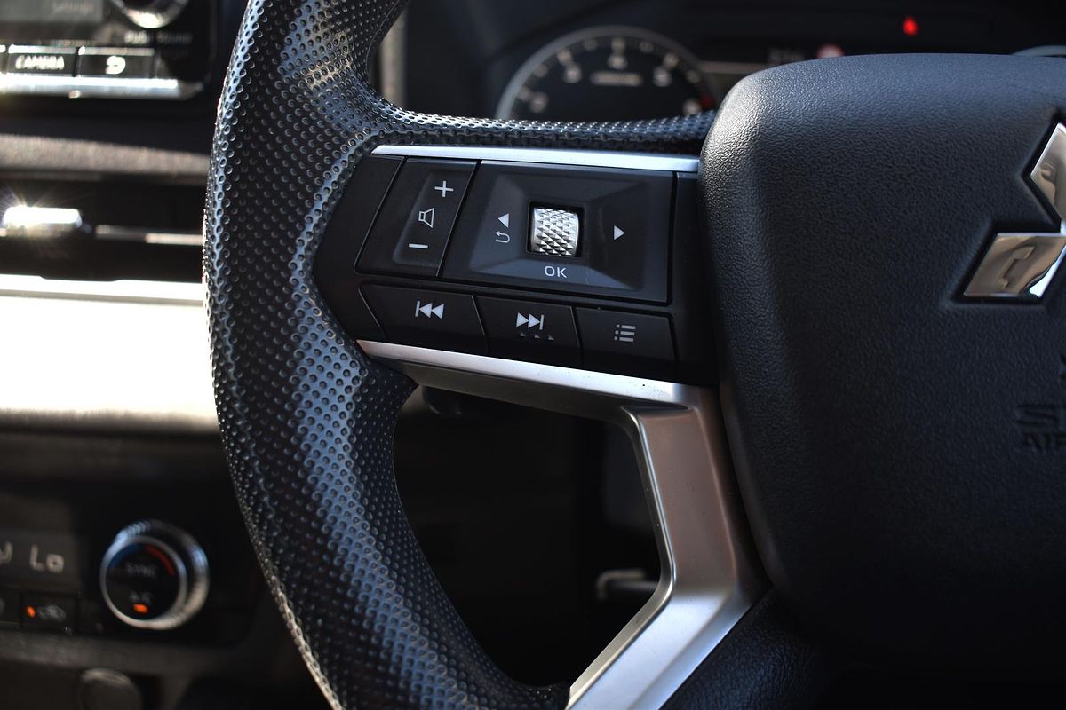 2023 Mitsubishi Outlander ES ZM