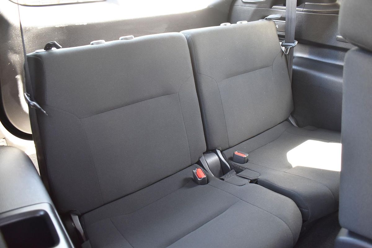 2023 Mitsubishi Outlander ES ZM