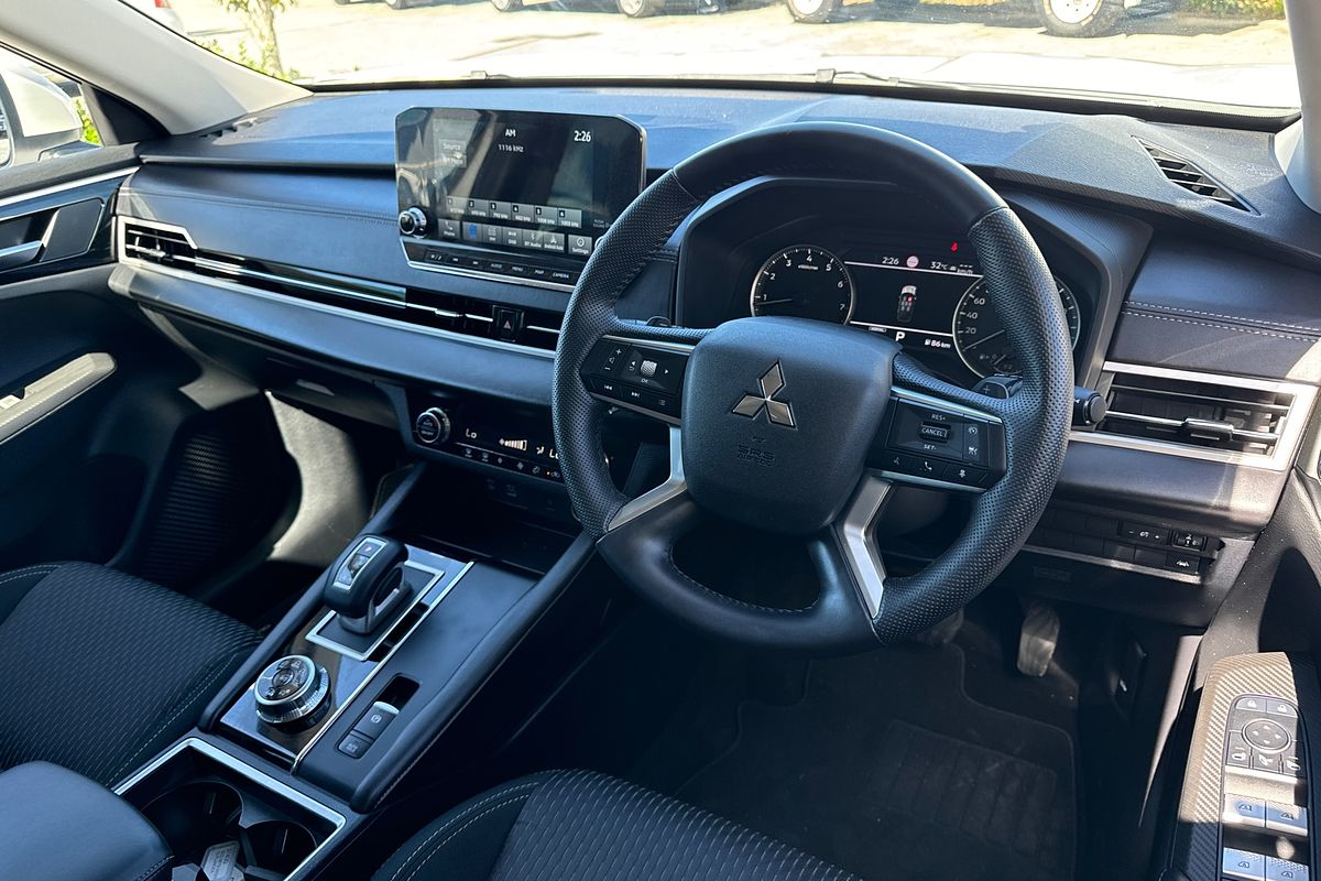 2022 Mitsubishi Outlander LS ZM
