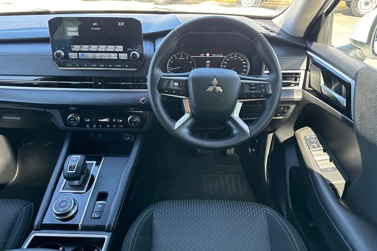 2022 Mitsubishi Outlander LS ZM