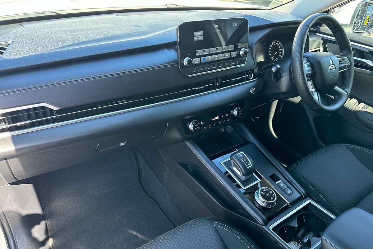 2022 Mitsubishi Outlander LS ZM
