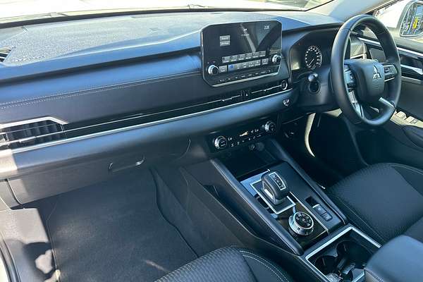 2022 Mitsubishi Outlander LS ZM