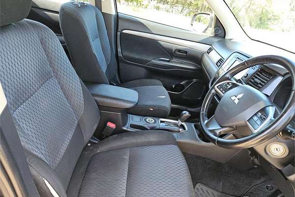2013 Mitsubishi Outlander ES ZJ