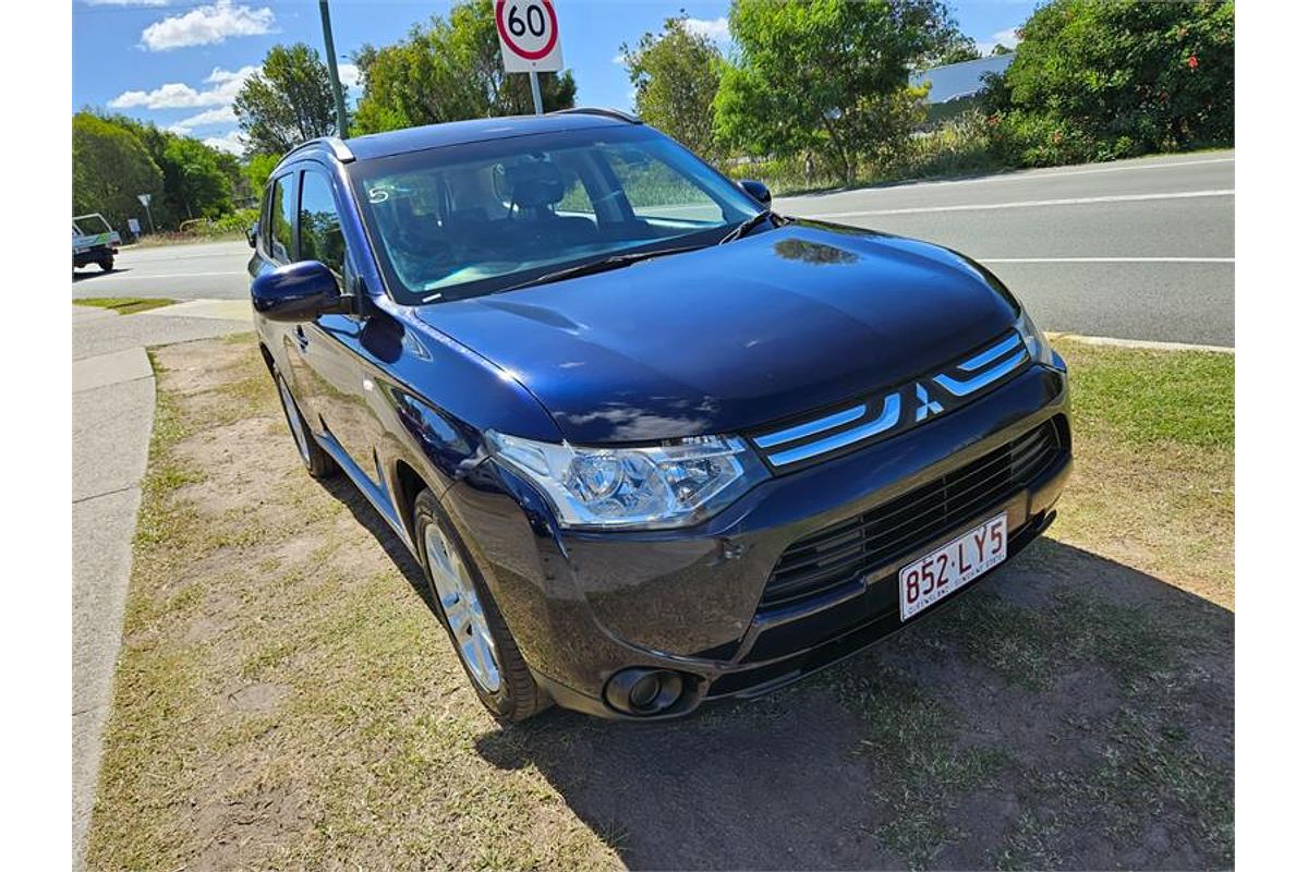 2013 Mitsubishi Outlander ES ZJ
