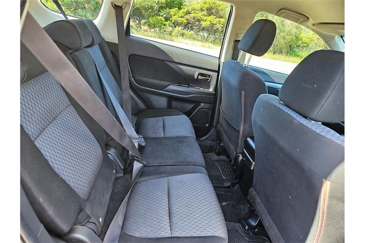 2013 Mitsubishi Outlander ES ZJ