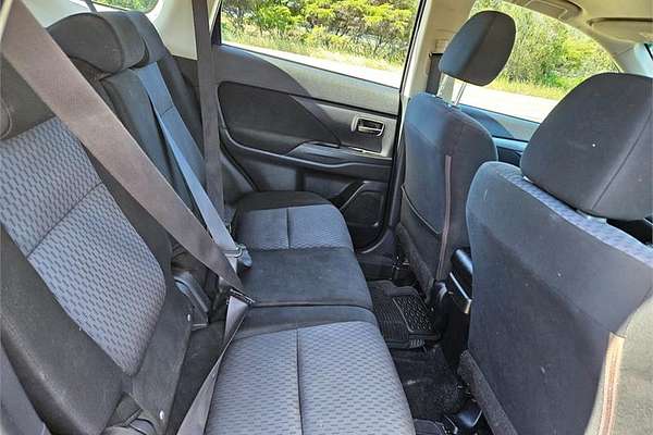 2013 Mitsubishi Outlander ES ZJ