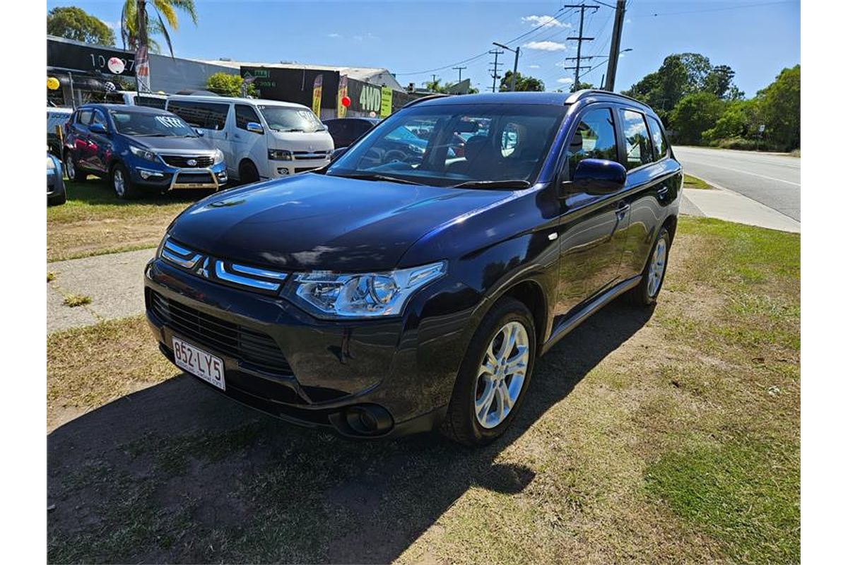 2013 Mitsubishi Outlander ES ZJ
