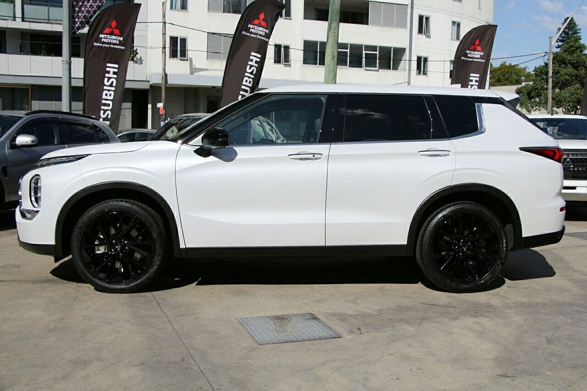 2024 Mitsubishi Outlander Black Edition ZM