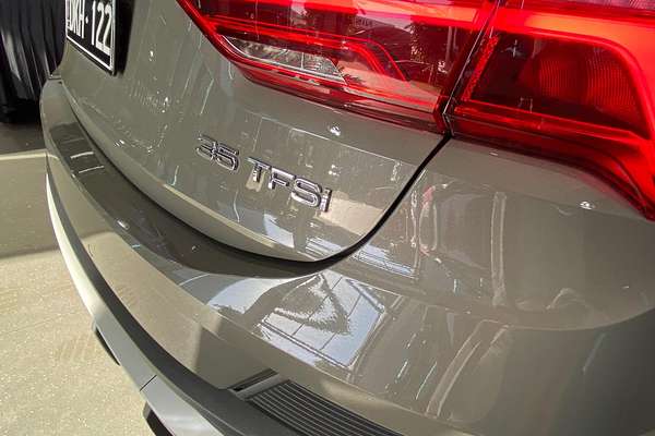 2023 Audi Q3 35 TFSI S Line F3