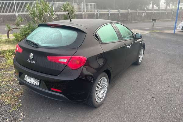 2013 Alfa Romeo Giulietta Distinctive Series 0