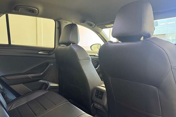 2024 Volkswagen T-Roc 140TSI R-Line D11