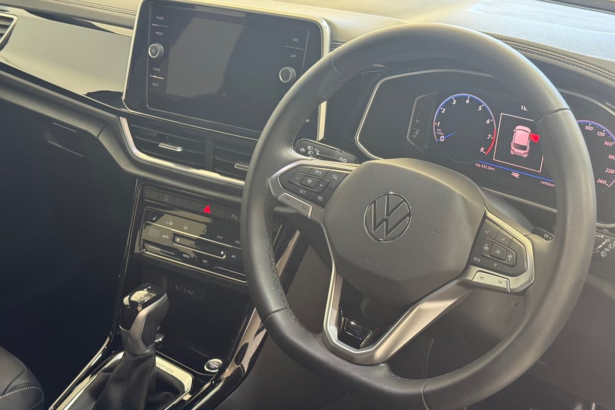 2024 Volkswagen T-Roc 140TSI R-Line D11