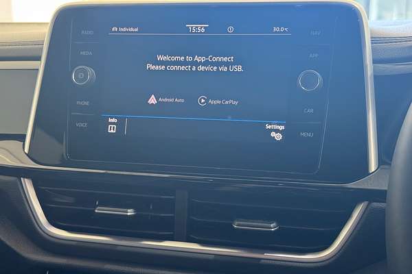 2024 Volkswagen T-Roc 140TSI R-Line D11