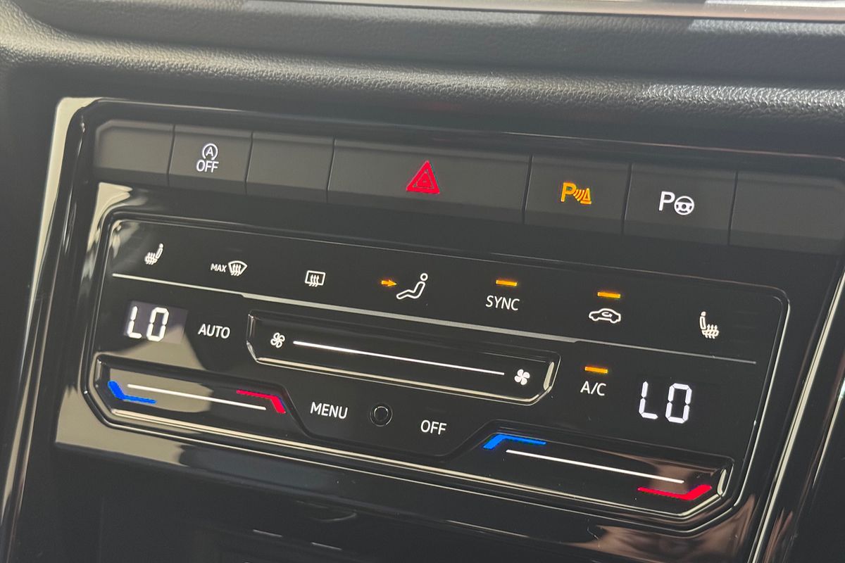 2024 Volkswagen T-Roc 140TSI R-Line D11