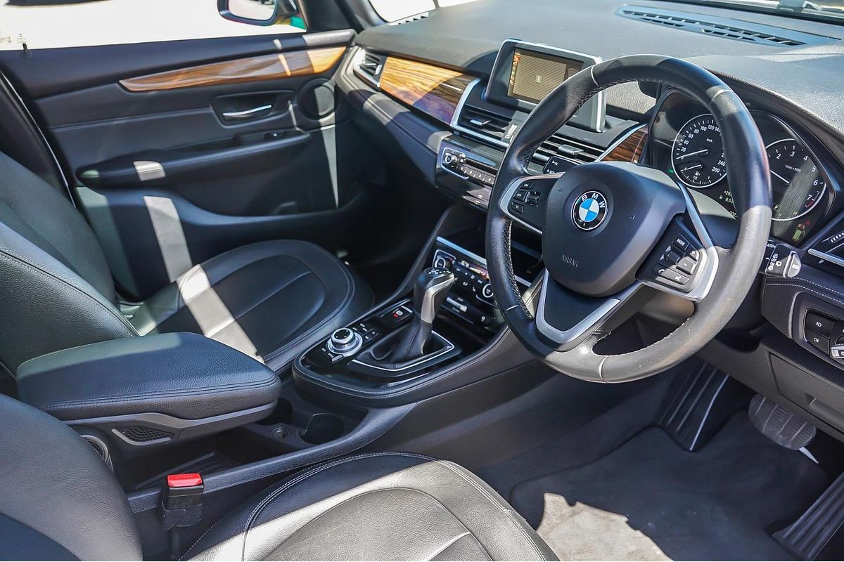 2015 BMW 2 Series 218i Sport Line F45