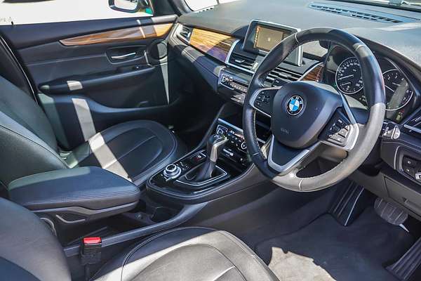 2015 BMW 2 Series 218i Sport Line F45
