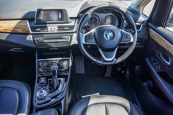 2015 BMW 2 Series 218i Sport Line F45