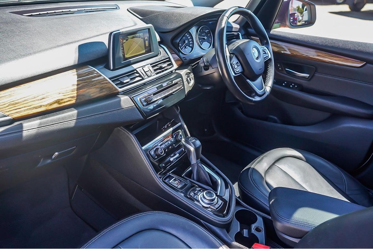 2015 BMW 2 Series 218i Sport Line F45