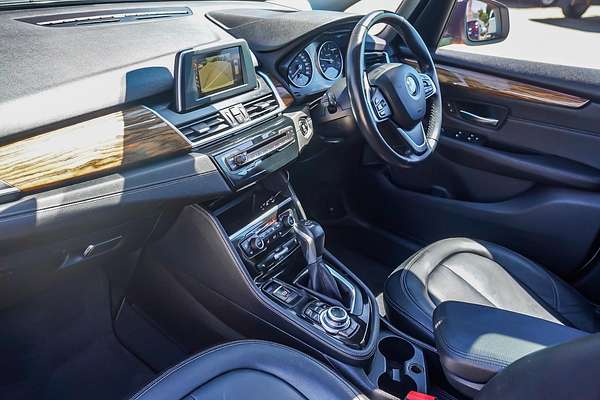2015 BMW 2 Series 218i Sport Line F45