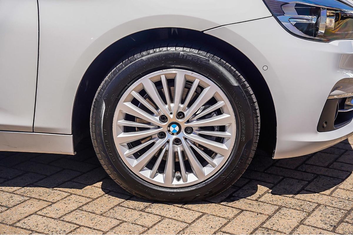2015 BMW 2 Series 218i Sport Line F45