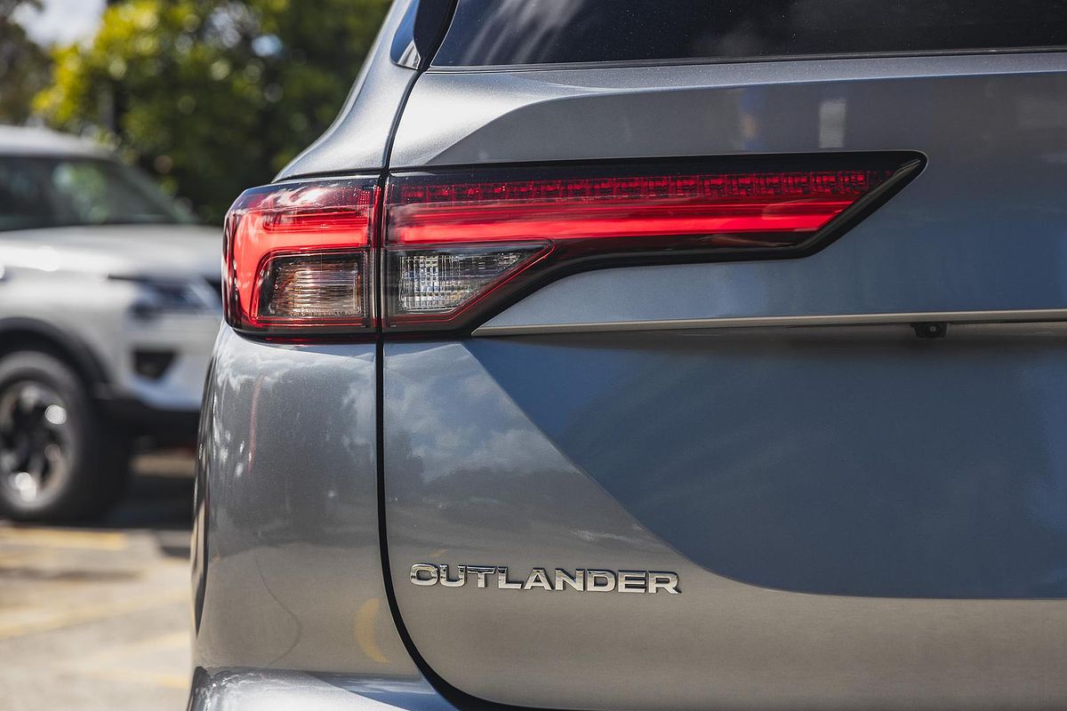 2023 Mitsubishi Outlander Exceed Tourer ZM