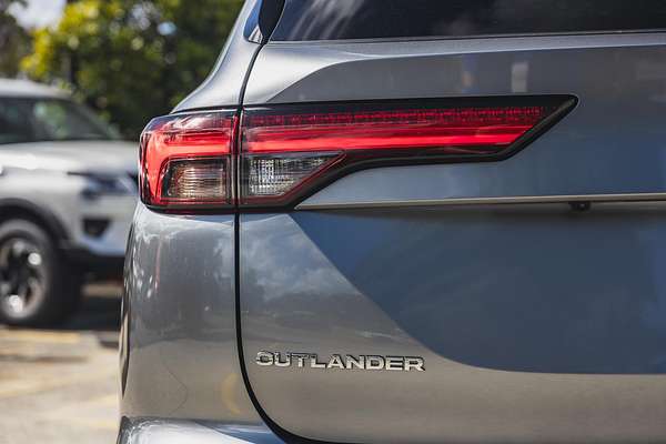 2023 Mitsubishi Outlander Exceed Tourer ZM