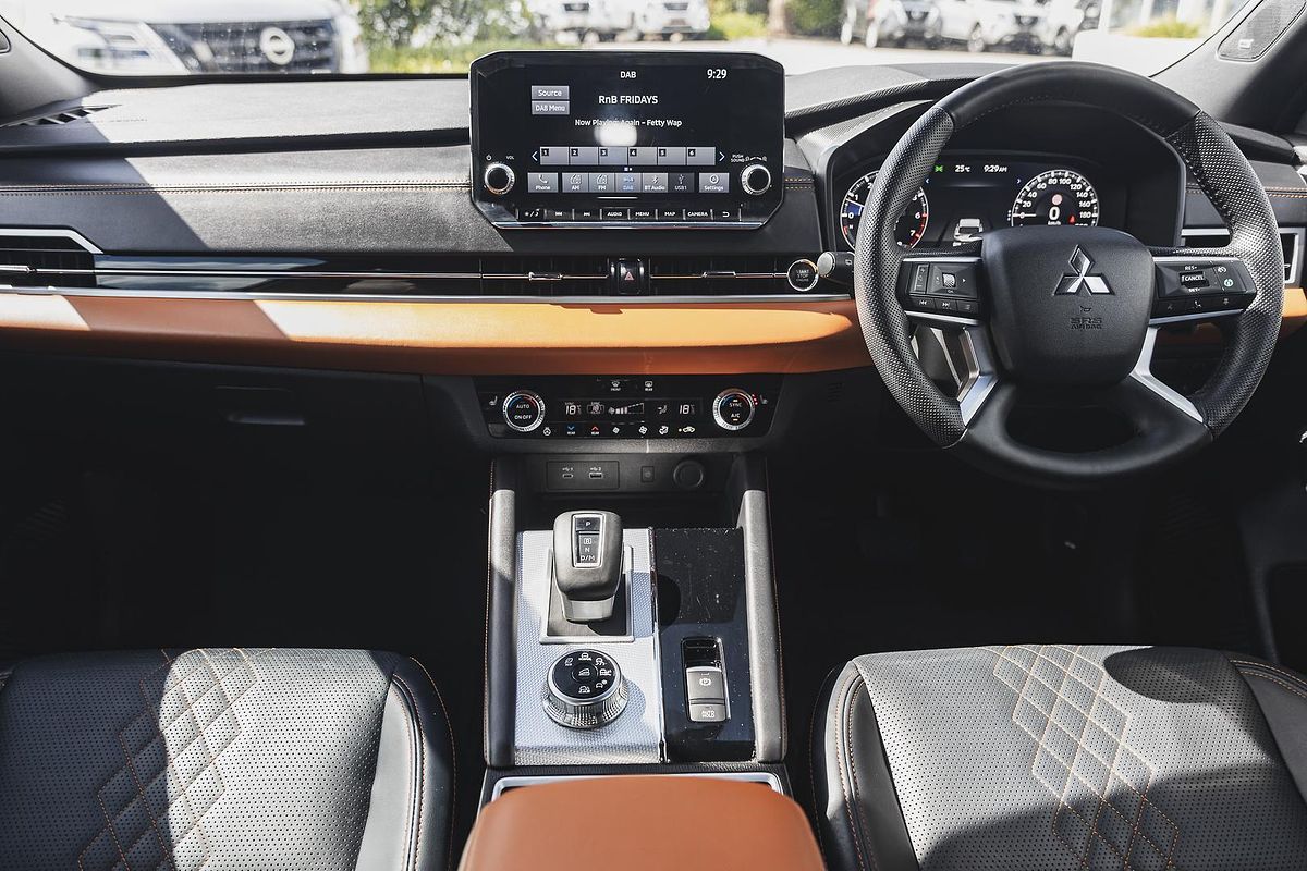 2023 Mitsubishi Outlander Exceed Tourer ZM