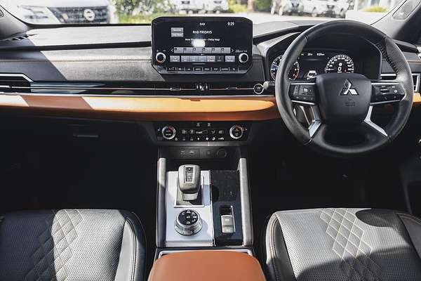 2023 Mitsubishi Outlander Exceed Tourer ZM