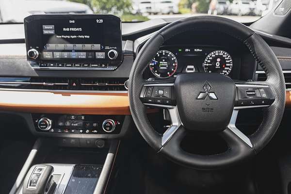 2023 Mitsubishi Outlander Exceed Tourer ZM