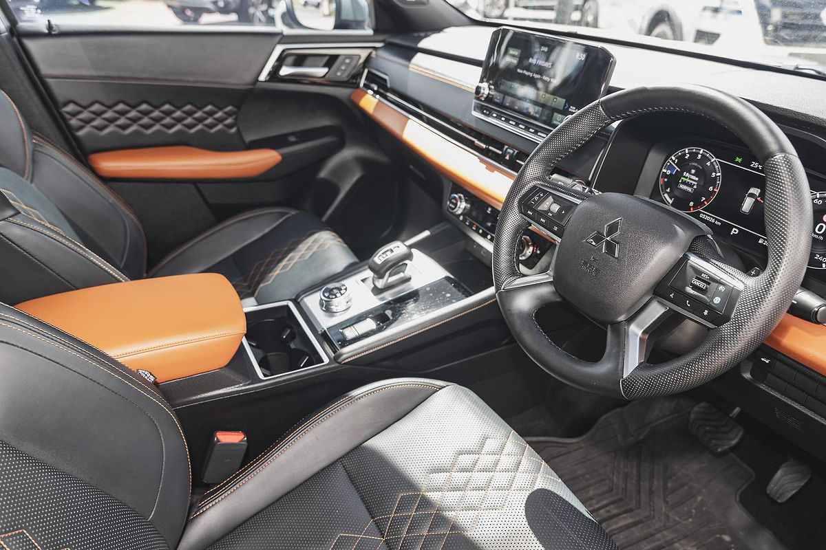 2023 Mitsubishi Outlander Exceed Tourer ZM