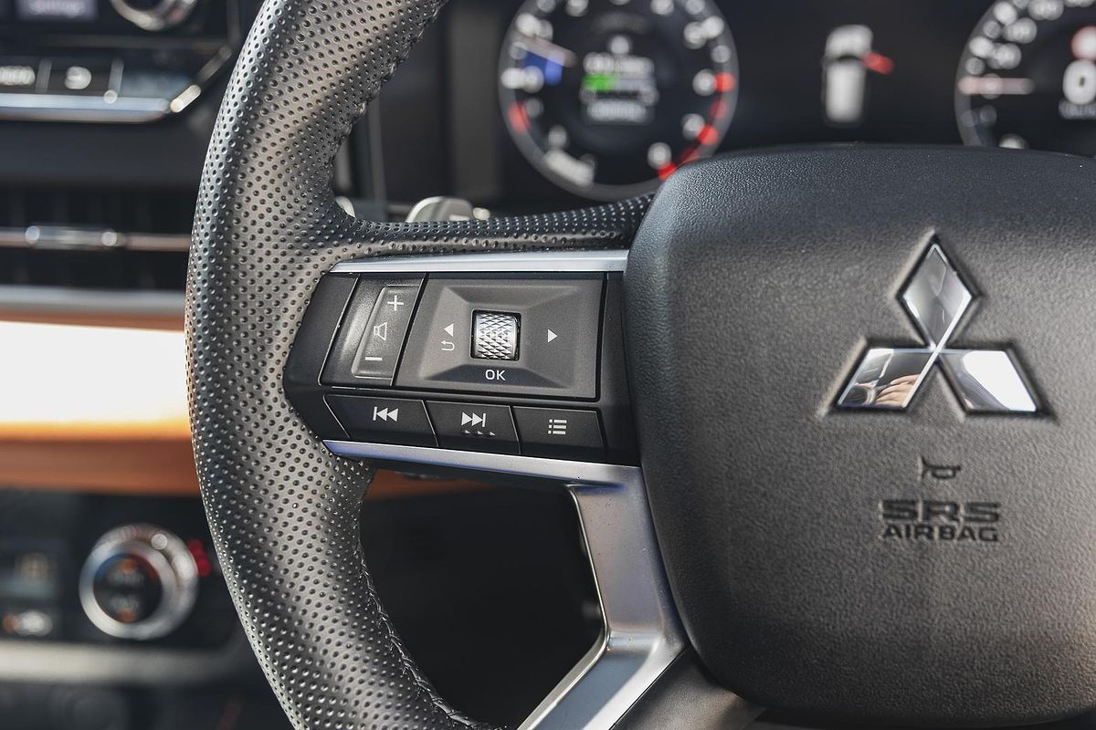2023 Mitsubishi Outlander Exceed Tourer ZM