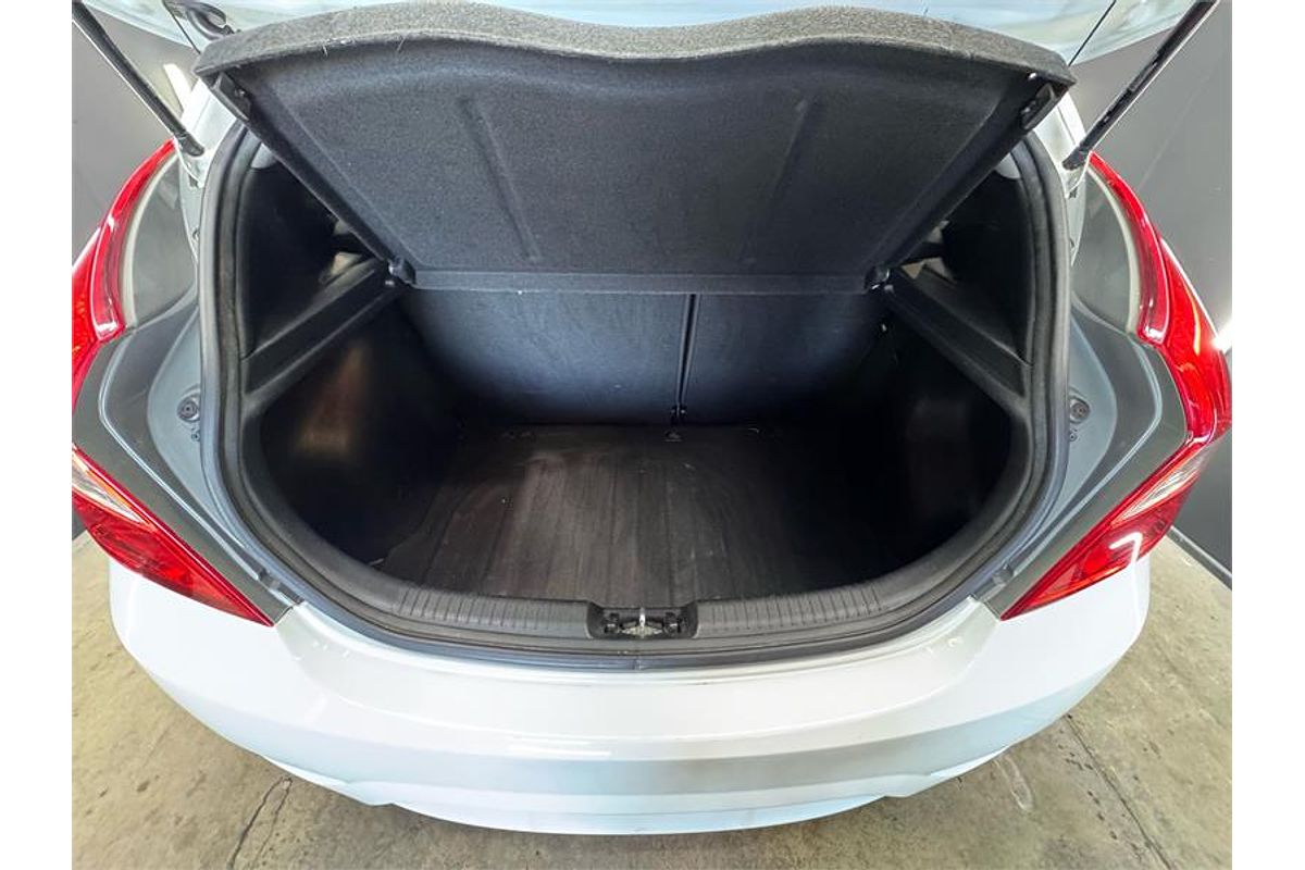 2013 Hyundai ACCENT ACTIVE RB
