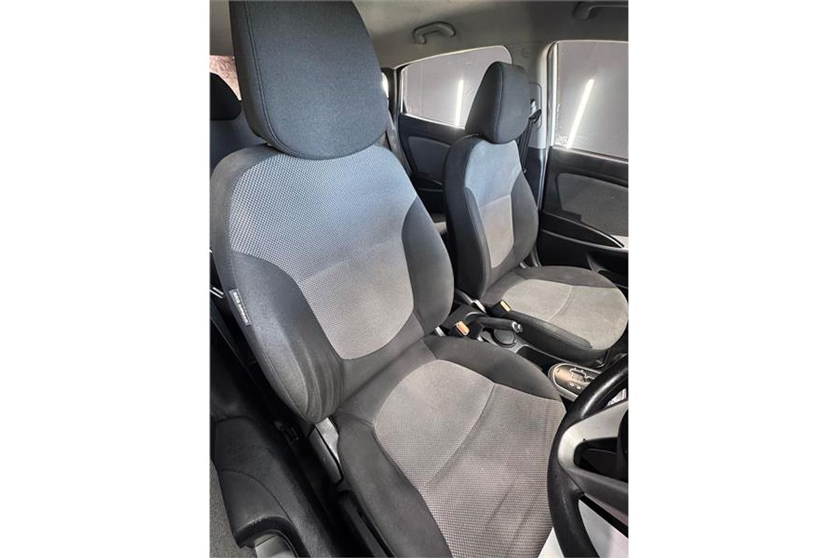2013 Hyundai ACCENT ACTIVE RB
